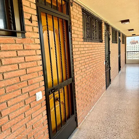 California En Benidorm, 1 Min Playa Levante, Wi-fi, Ac Y Parking Apartamento *