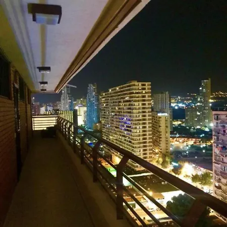 California En Benidorm, 1 Min Playa Levante, Wi-fi, Ac Y Parking Apartamento *